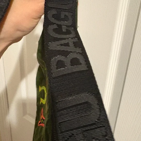 Baggu x Jessica Williams m Nylon Crescent Bag in green with embroidery - Picture 3 of 5